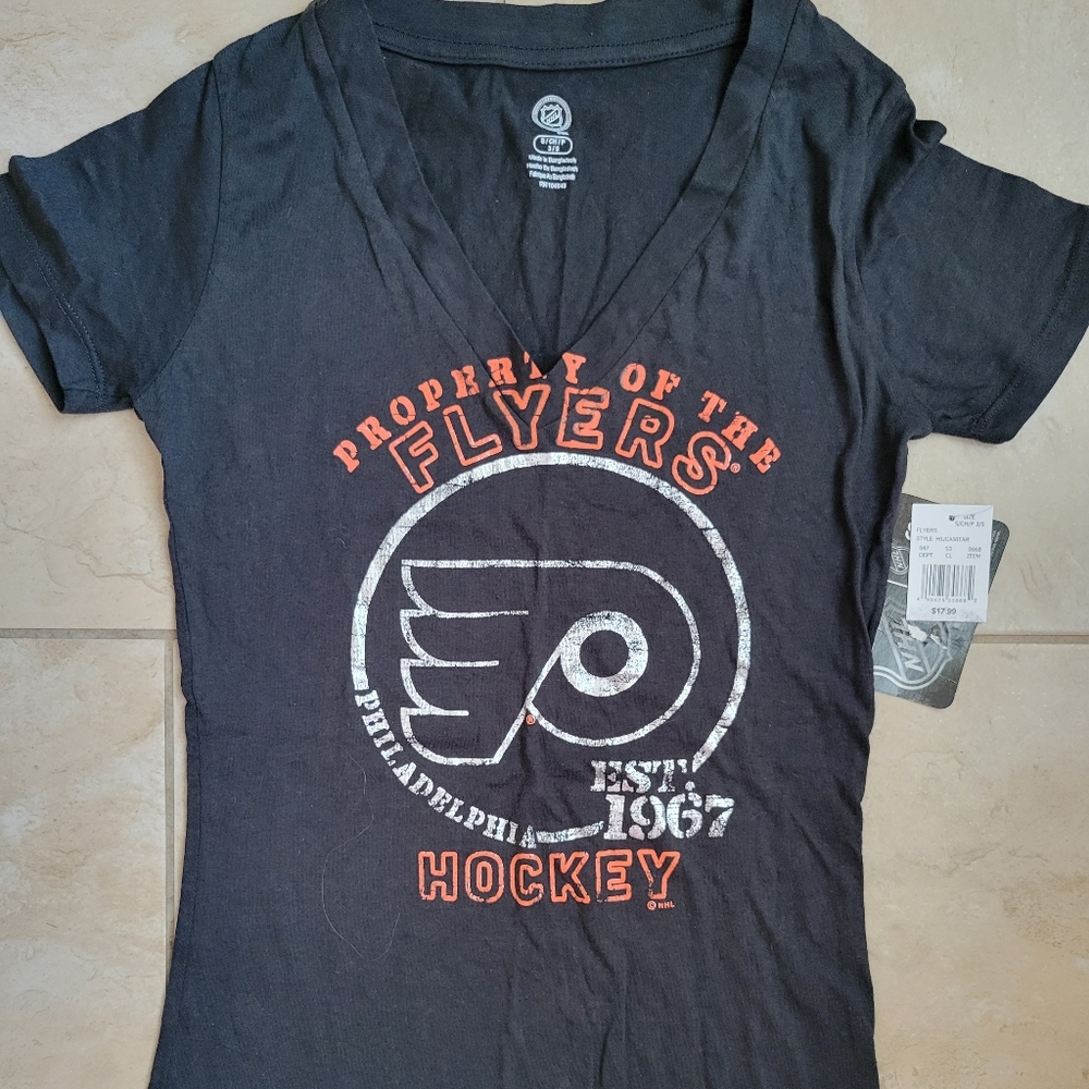 Women's Philadelphia Flyers shirt-Small